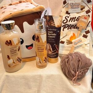 Bodycology Cozy Fireside S'more Bath and Relax Bundle- Cream and Brown